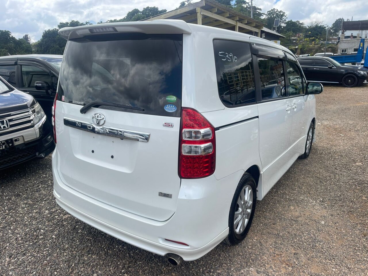 For Sale 2013 TOYOTA NOAH Si Greenvale Roundabout Mandeville