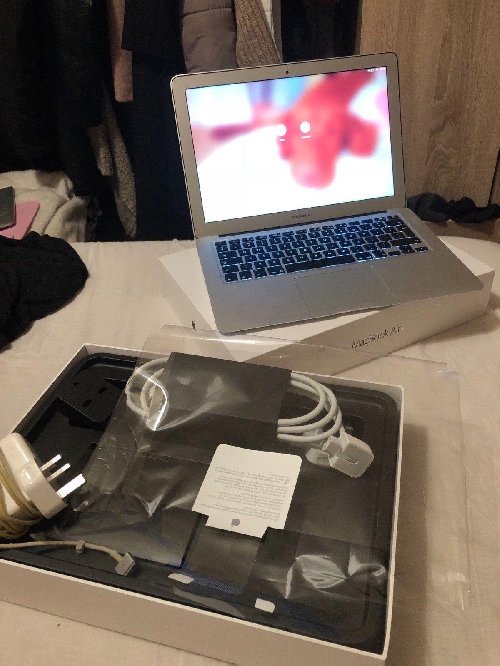 FOR SALES : Brand New Apple MacBook Air 13.3 