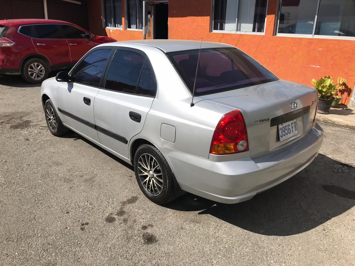 2004 Hyundai Accent.. VERY CLEAN for sale in Half way tree