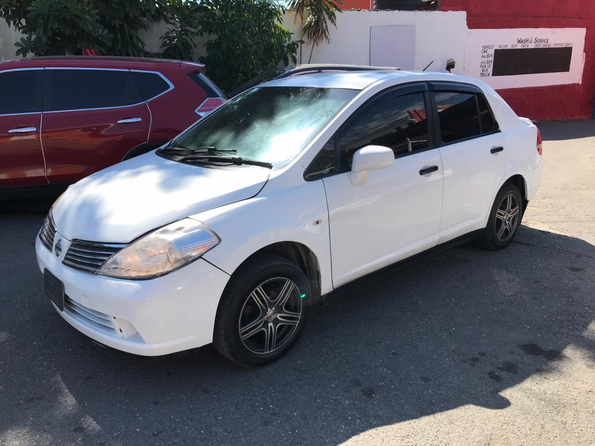 2007 NISSAN TIIDA, MUST SELL for sale in Halfway tree road