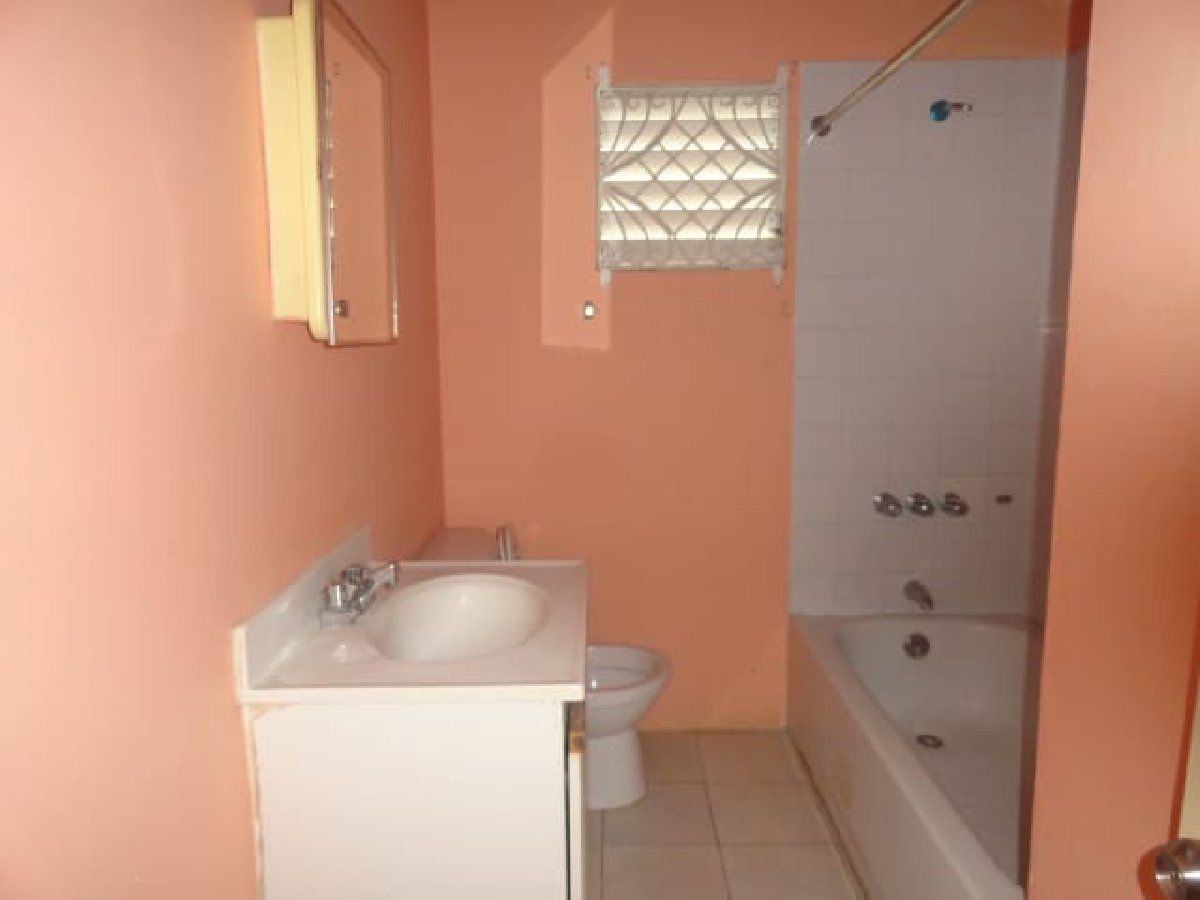 2 Bedroom 1 BATH HOUSE FOR SALE BOGUE VILLAGE