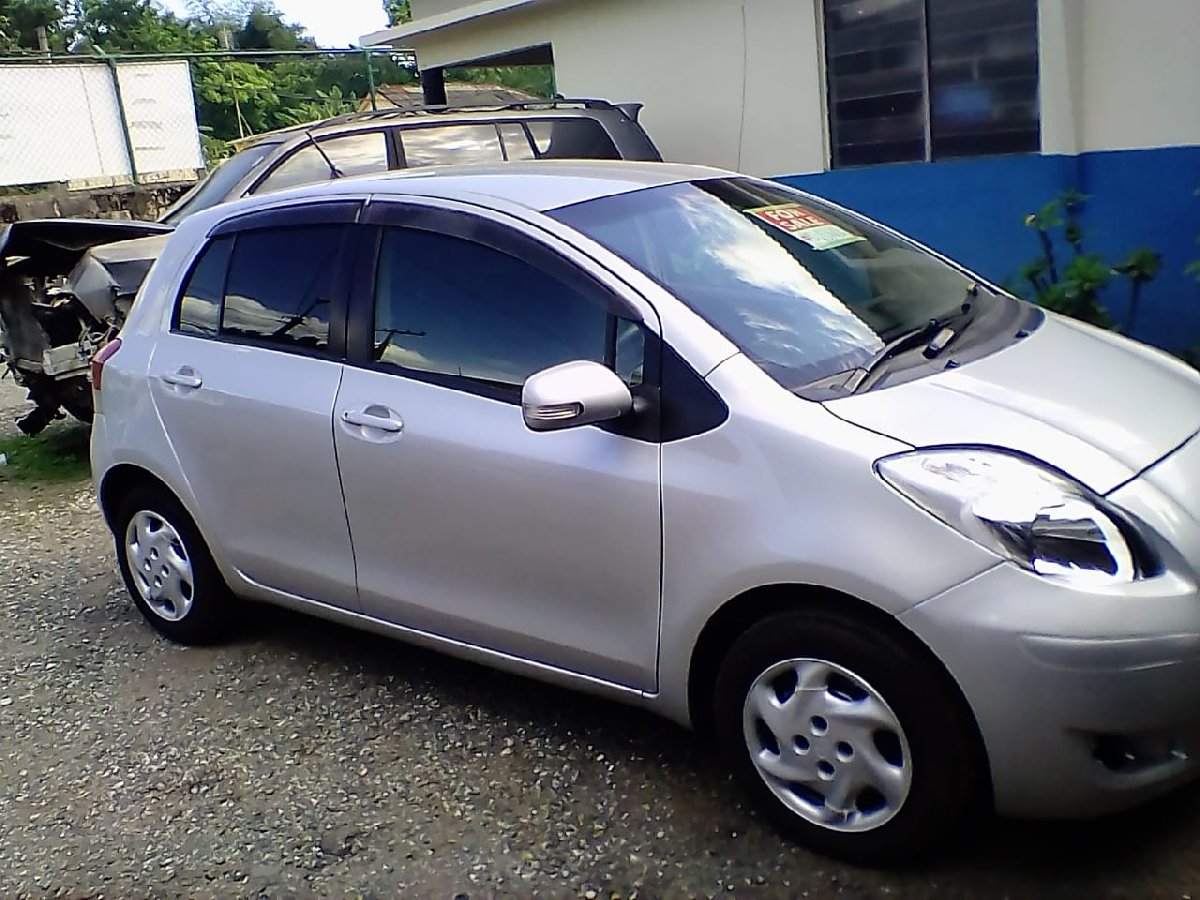 Toyota vitz 2008 год