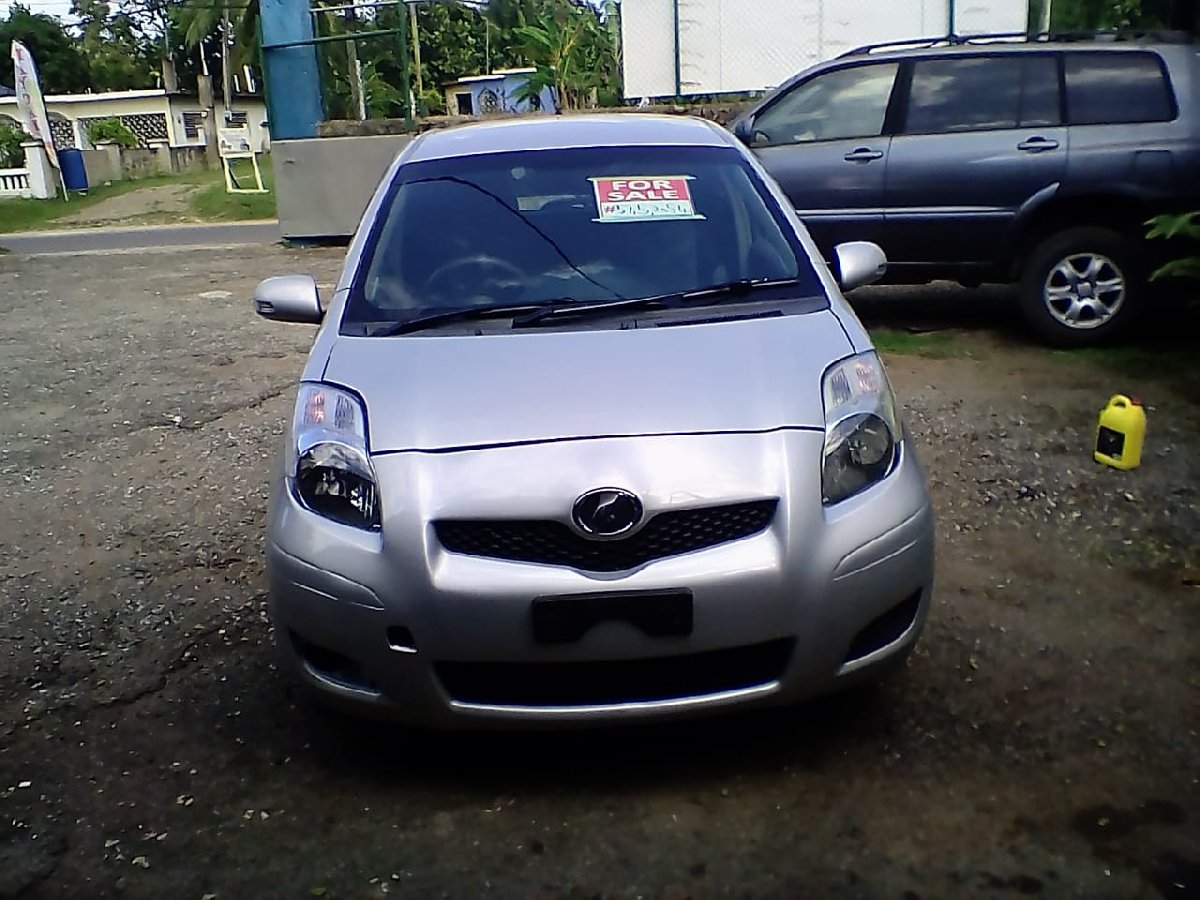 Toyota vitz 2008 год