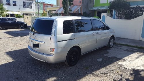 2015 Toyota Isis For Sale