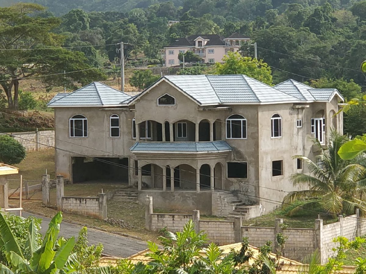 6 Bedroom Unfinished House for sale in Pyramid Heights St Ann - Houses
