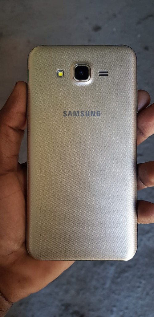 Samsung galaxy j7neo 9/10
