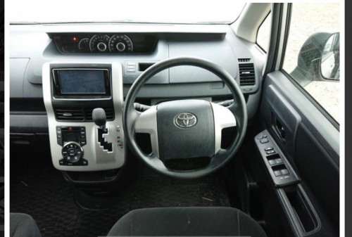2013 Toyota Voxy