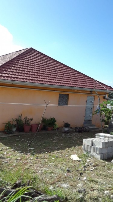 4 Bedroom Upstairs And Downstairs House for sale in Cocoa Walk District