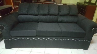 Beautiful Sofa Set For Sale 