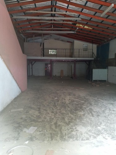 2000 Square Feet High Ceiling Warehouse Space