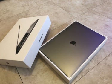 2018 Apple MacBook Pro 15 Inch - 2.2GHz I7 6-Core 
