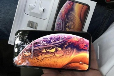  For Sale : Apple IPhone Xs Max / Samsung S9