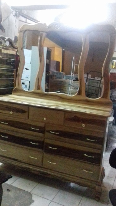  Beautiful King Size Dressing Table For Sale 