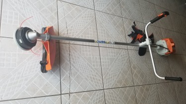 Stihl FS220 - Weed Wacker