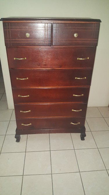 1 Chest Of Drawers For Sale (Used)