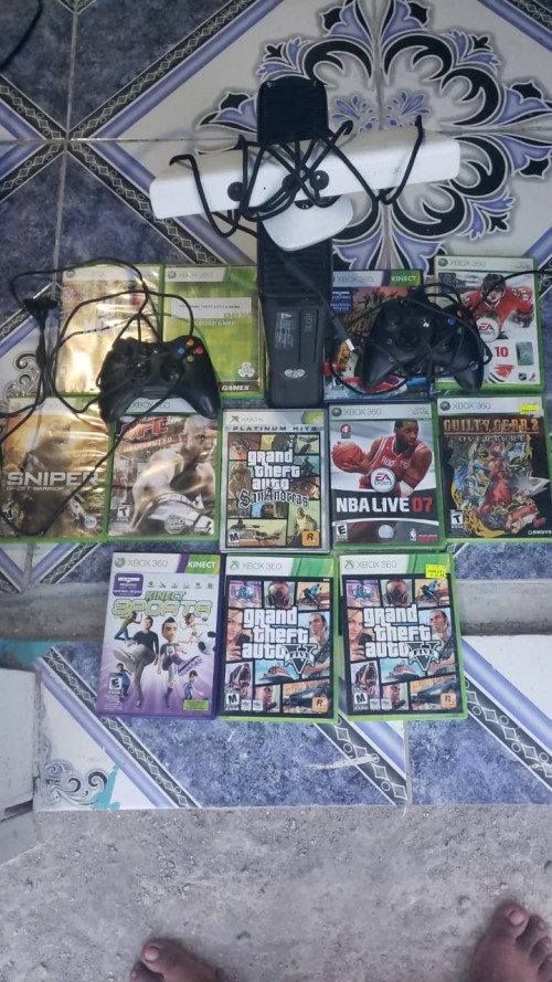 Xbox 360 With Kinect Two Controllers And 12 Cds