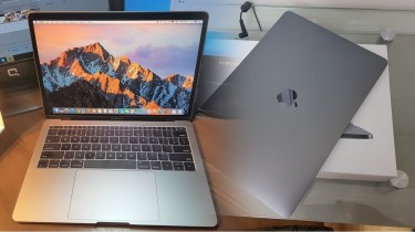 Apple MacBook Pro 2017  13/15in Touch Bar
