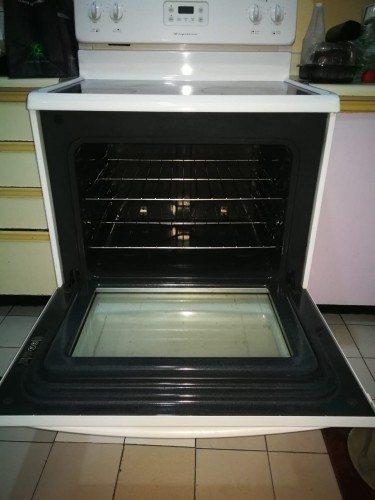 Frigidaire 30 Inch Electric Stove -15k (NEW PRICE)