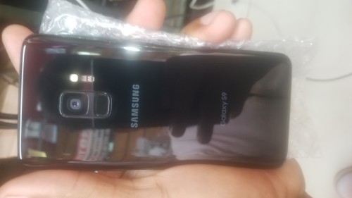 SAMSUNG Galaxy S9...$65,000<br />
In Box SAMSUNG Galaxy
