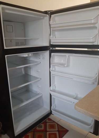 Frigidaire 18 Cu Ft Refrigerator