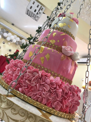 Beautifully Decorated Cakes And Deserts