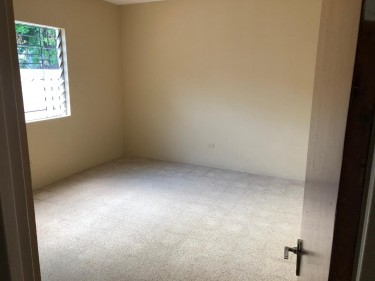 Unfurnished 2 Bedroom 1 Bath Small Side Of House