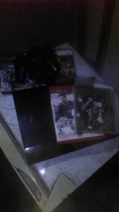 Ps3 ,5 Games And 2 Controls