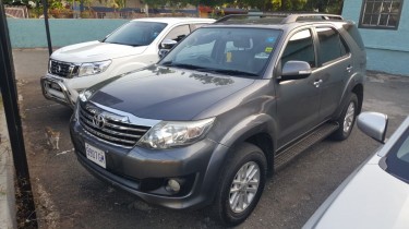 2014 FULLY LOADED TOYOTA FORTUNER