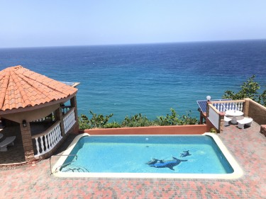 Gorgeous Fully Furnished 3 Bedroom Ocean Front Pad