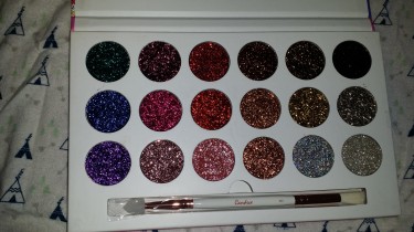 Makeup And Eye Shadow Pallet For Sale 