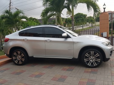 2013 BMW X6 M PACKAGE