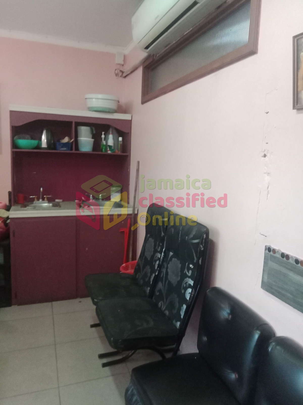 Large Shop Space In Busy Plaza Size 500 Sq Ft For Rent In