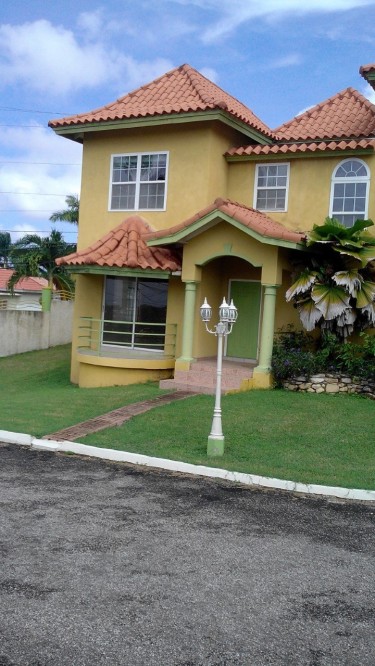 2 Bedroom Furnished Townhouse