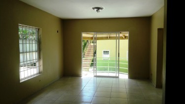 2 Bedrooms Unfurnished Townhouse