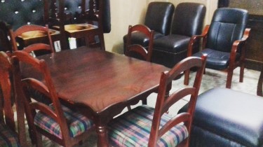 BEAUTIFUL DINING ROOM SET FOR SALE 