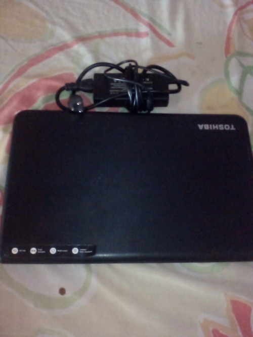 Toshiba Laptop For Selling With Charger Camra 20gs