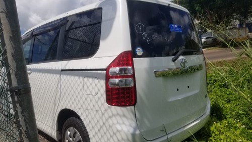 2010 Toyota Noah