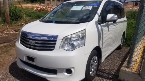 2010 Toyota Noah