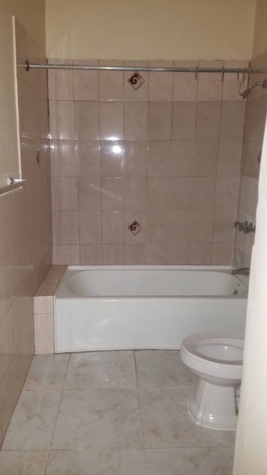 Westgate Hills Spacious 2 Bedroom 1 Bathroom Unfur