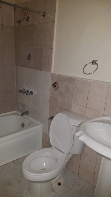 Westgate Hills Spacious 2 Bedroom 1 Bathroom Unfur