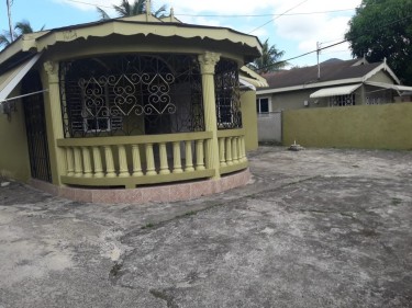 2 BEDROOM 1 BATH HOUSE FOR SALE