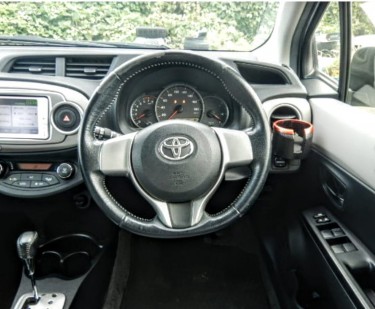 2014 Toyota Vitz SE