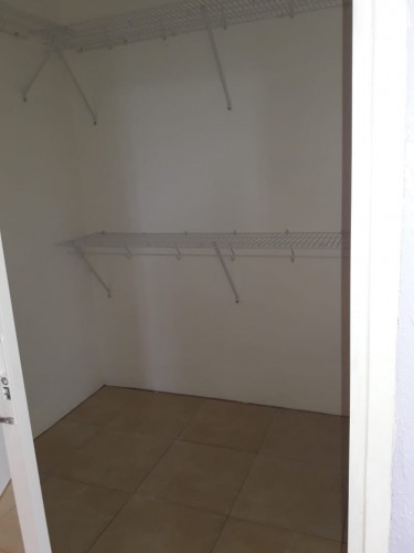 UNFURNISHED SPACIOUS 1 BEDROOM FLAT IN QUIET AREA