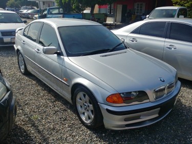 2000 BMW 323i