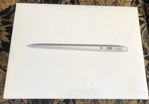 Brand New Sealed IN Box <br />
13.3-inch MacBook Air<br />
Pri