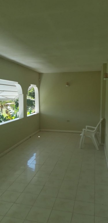 4 BEDROOM HOUSE 5 MINUTES FROM BEACH 