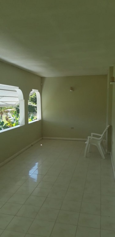 4 BEDROOM HOUSE 5 MINUTES FROM BEACH 