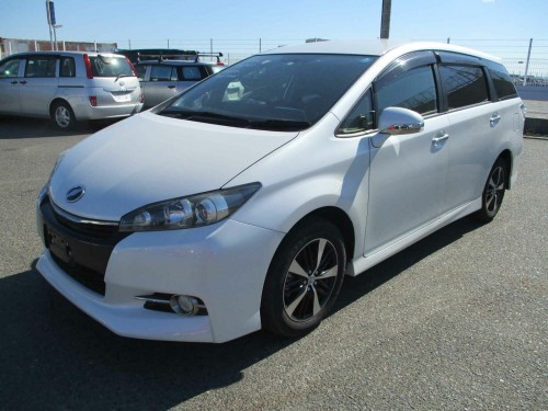 2013 White Toyota Wish