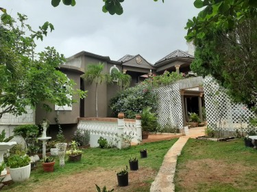Luxurious Villa Yardley Chase ( Lover's Leap)