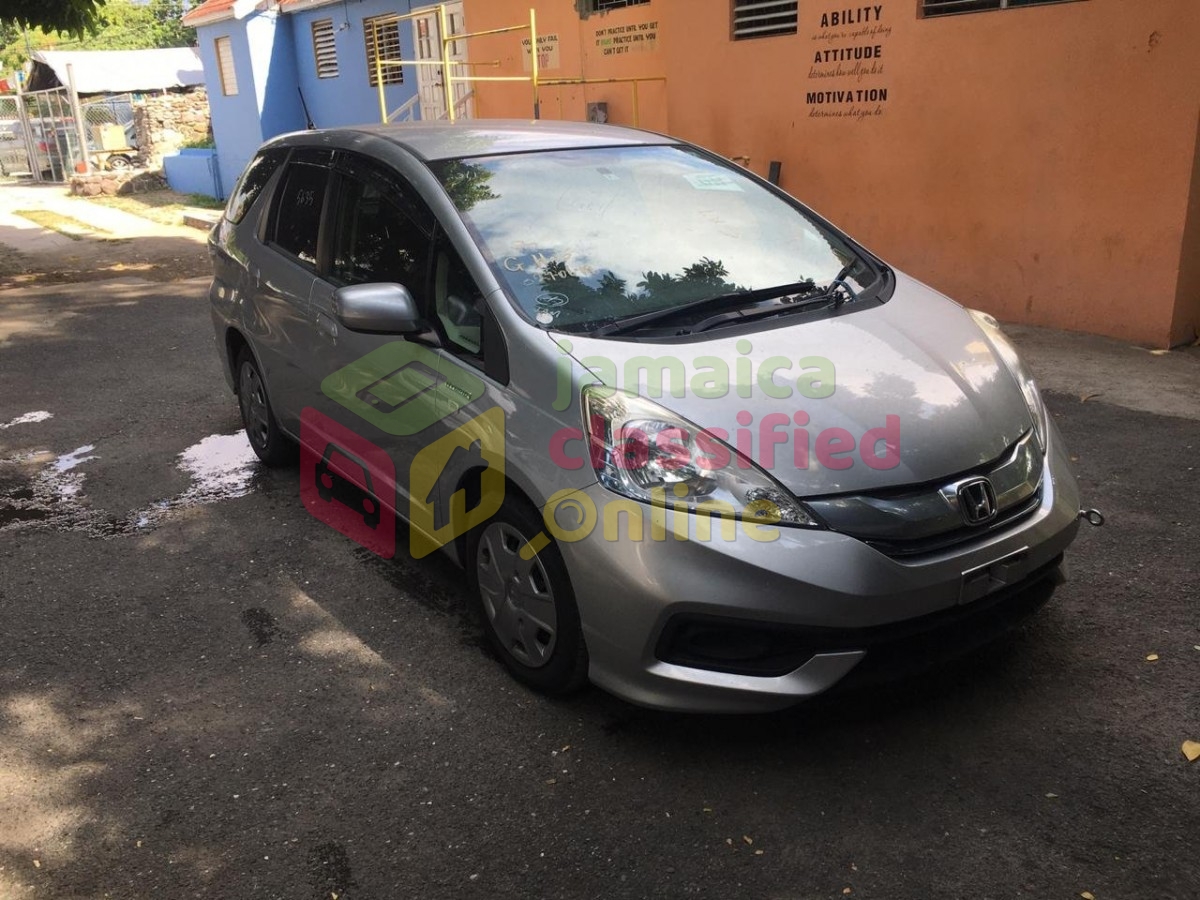 Спойлер honda fit shuttle